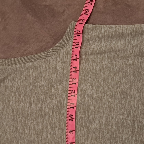 Sz M Gap fit workout tank top - Picture 5 of 9